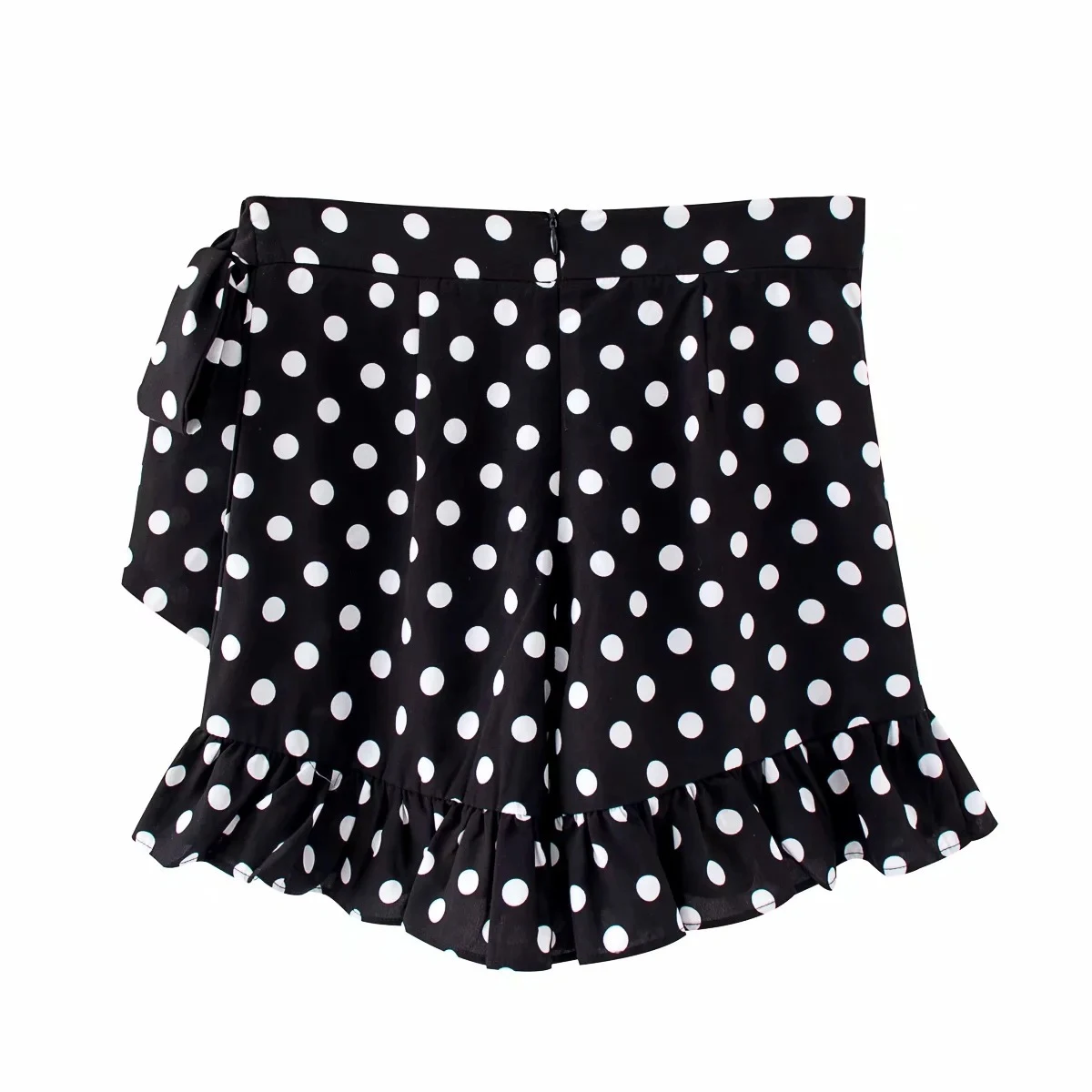 Zwarte polka dot shorts met ruches. Zomerse mode voor dames. Stijlvol en comfortabel, perfect voor warme dagen en een casual look. — foto 6
