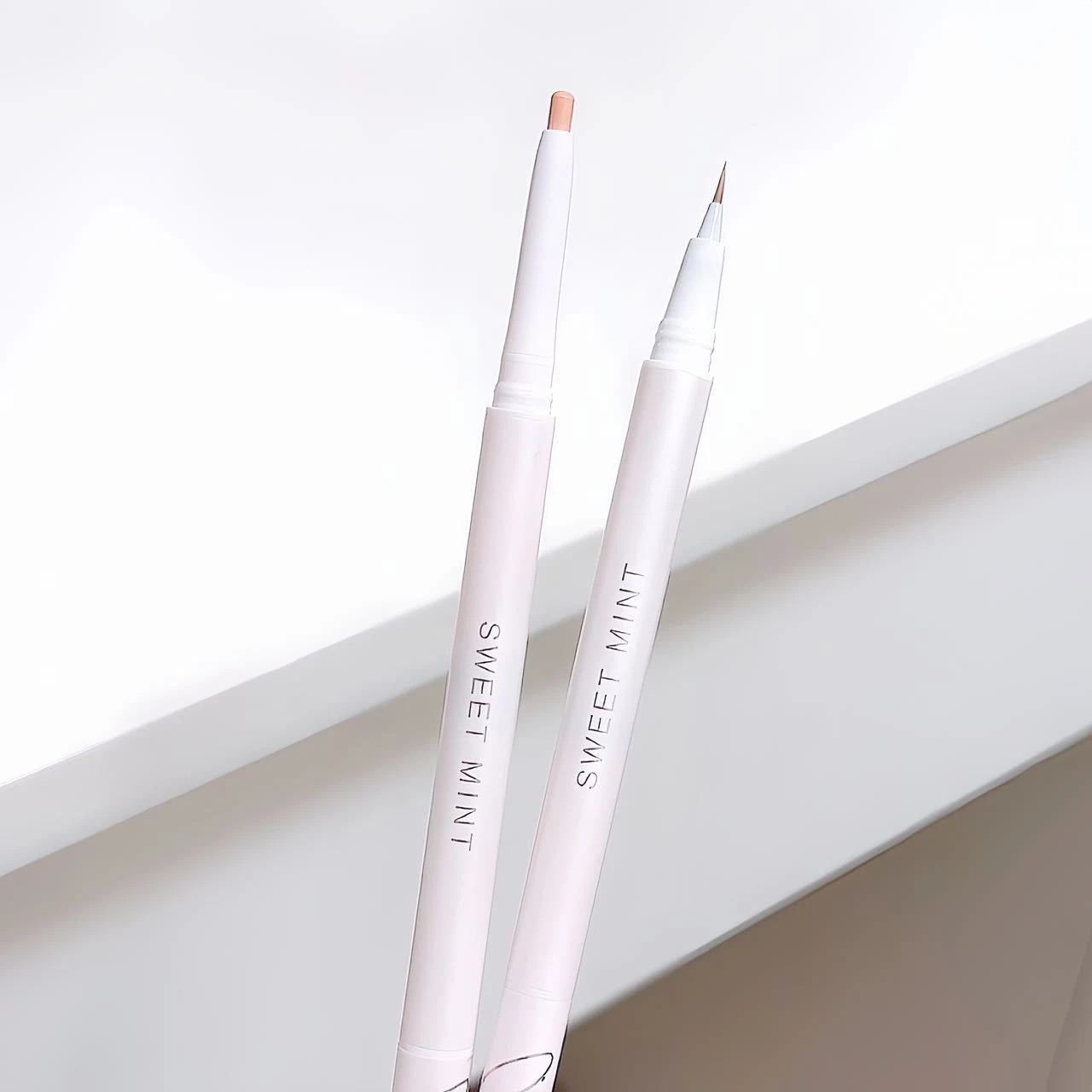 Streamer Shadow Stylo Fard à Paupières Double Tête Créez des Yeux Magnifiques avec une Palette de Couleurs Intenses Application Facile et Longue Tenue — photo 5