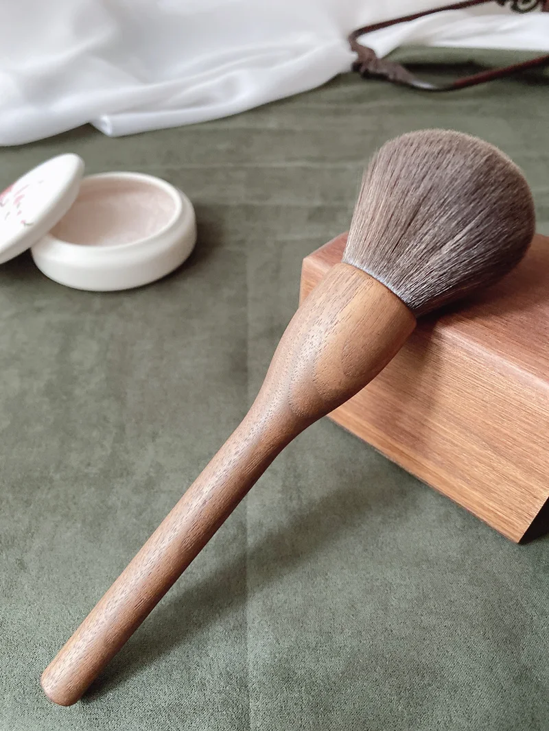 Walnut fiber hair makeup brush, for smooth and precise application of powders, creams, and liquids, ideal for a flawless — photo 2