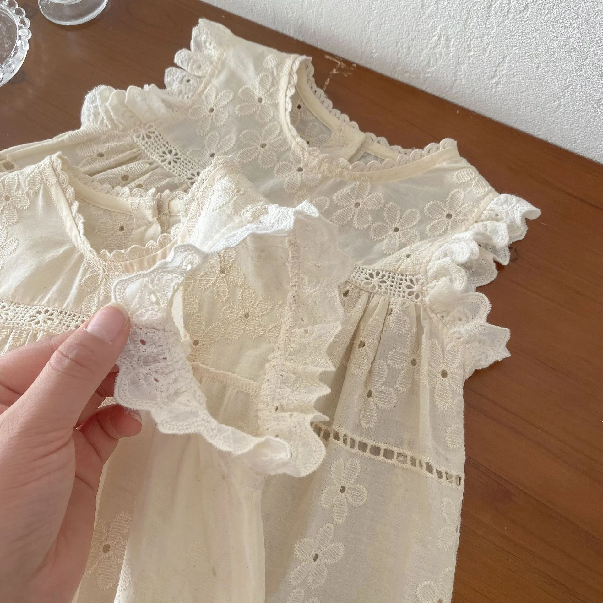 Jaqueta sem mangas para bebê com bolsa de pum, tecido interno, super fofa, perfeita para conforto e segurança. — foto 5