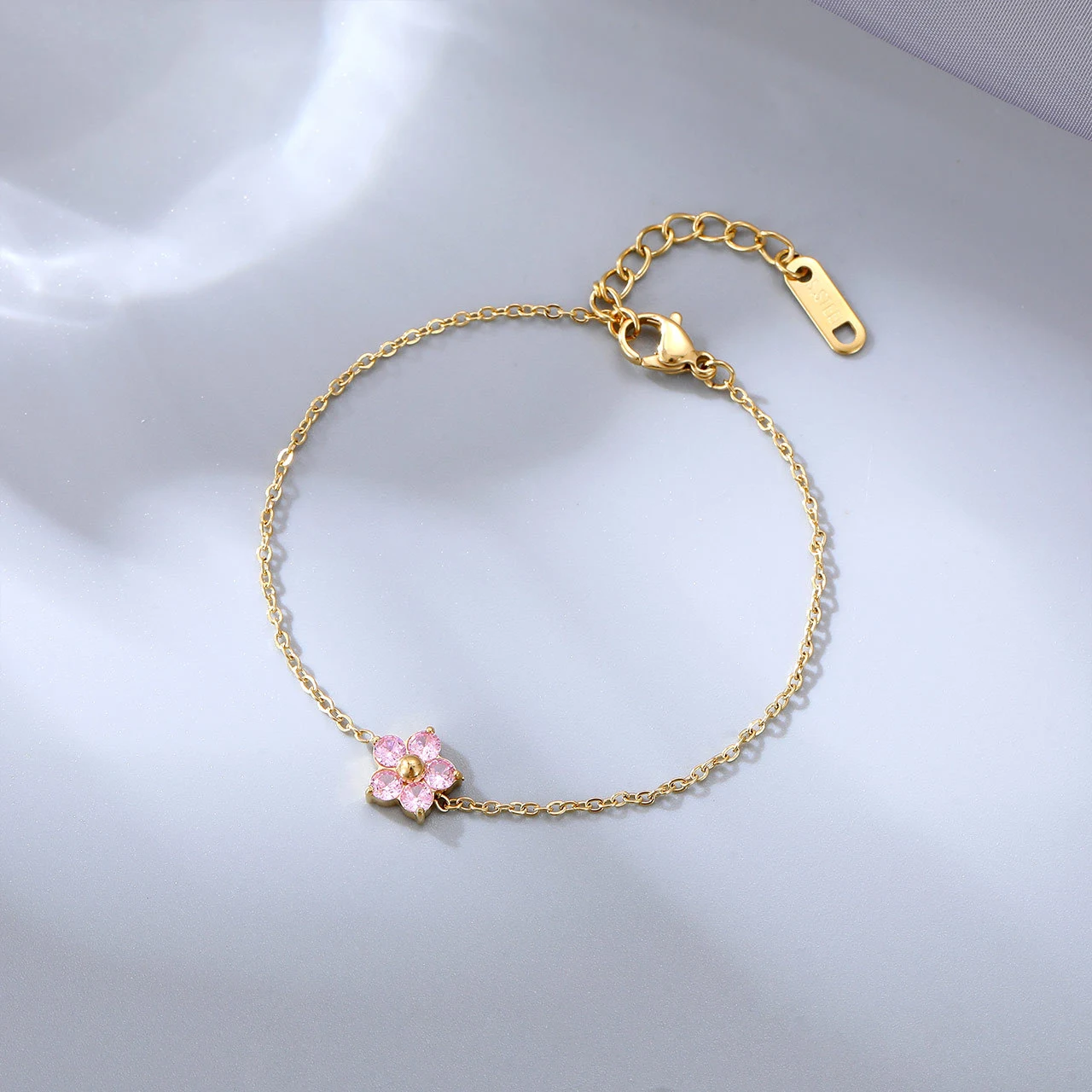 Pulseira feminina com flores dignas, um acessório versátil e elegante para combinar com tudo, ideal para realçar seu estilo em qualquer ocasião. — foto 6