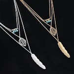 Colar feminino com pingente de várias camadas de penas, elegante e estiloso. Adicione um toque especial ao seu visual, ideal para diversas ocasiões. — foto 3