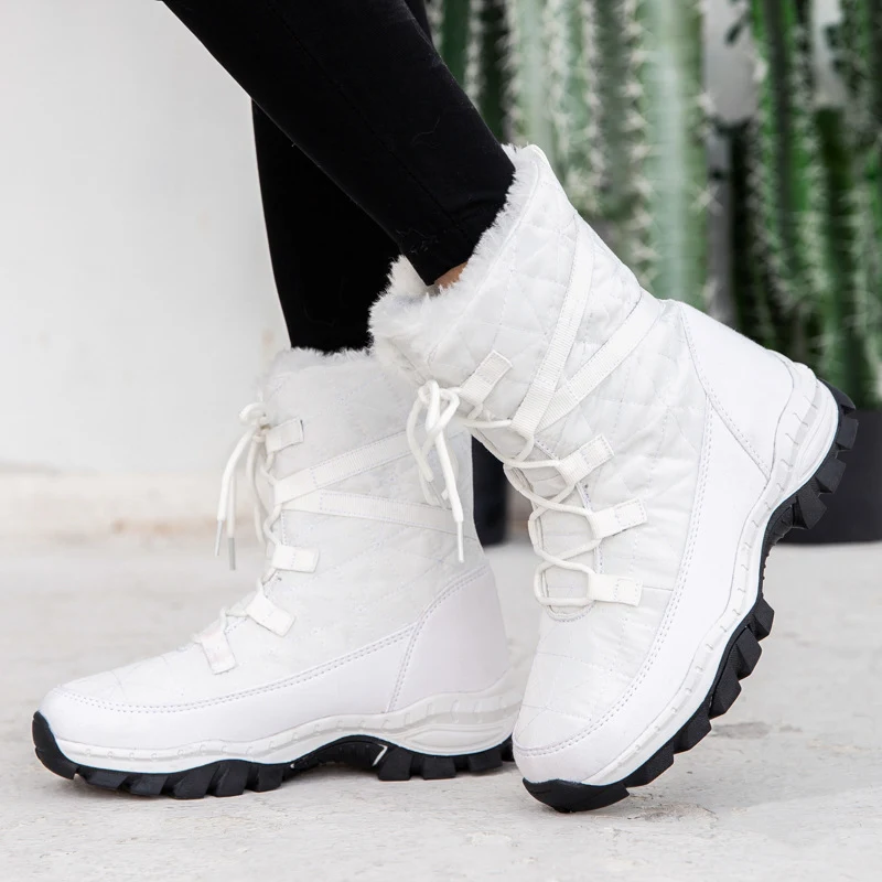 Botas de neve femininas grossas de pelúcia e veludo quente, ideais para o inverno. Mantenha seus pés aquecidos e confortáveis com estilo. — foto 3