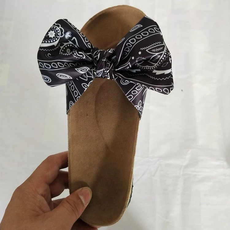 Chinelos femininos com solado grosso e laço, conforto e moda em casa. Macios, antiderrapantes e perfeitos para relaxar com estilo. — foto 8