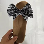Chinelos femininos com solado grosso e laço, conforto e moda em casa. Macios, antiderrapantes e perfeitos para relaxar com estilo. — foto 8