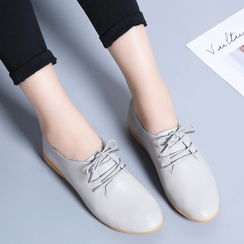 Women's little white flat shoes British style for casual elegance and all-day comfort. A versatile choice for everyday w — photo 1