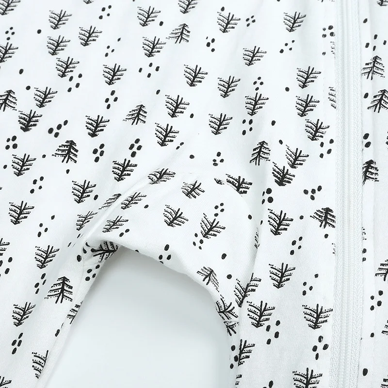 Macacão Bebê Estampado Kids Tales Moda — Roupa de bebê charmosa e confortável. Design moderno e tecido respirável, ideal para o dia a dia. — foto 3