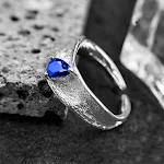 Anel feminino de prata esterlina com textura de safira, um acessório elegante e sofisticado para realçar seu visual com beleza. — foto 3