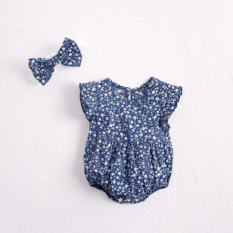 Macacão floral de algodão para meninas no verão, uma peça única e leve, ideal para brincar e aproveitar o sol com conforto. — foto 3