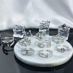 Anel feminino simples e versátil, que combina com tudo. Adicione um toque de elegância ao seu visual diário. O acessório perfeito para qualquer ocasião. — foto 6