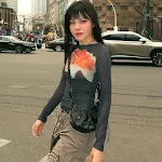 Jersey de malla estampado para mujer ideal para primavera y verano. Transpirable y moderno, perfecto para un look casual y cómodo. — foto 3