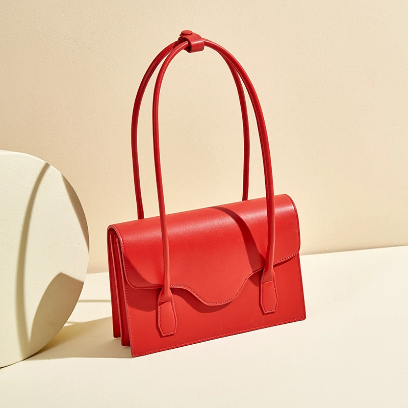Rode bruidstas van echt leer voor dames, western stijl. De perfecte trouwaccessoire. Elegant en praktisch voor de bruid op haar speciale dag. — foto 6