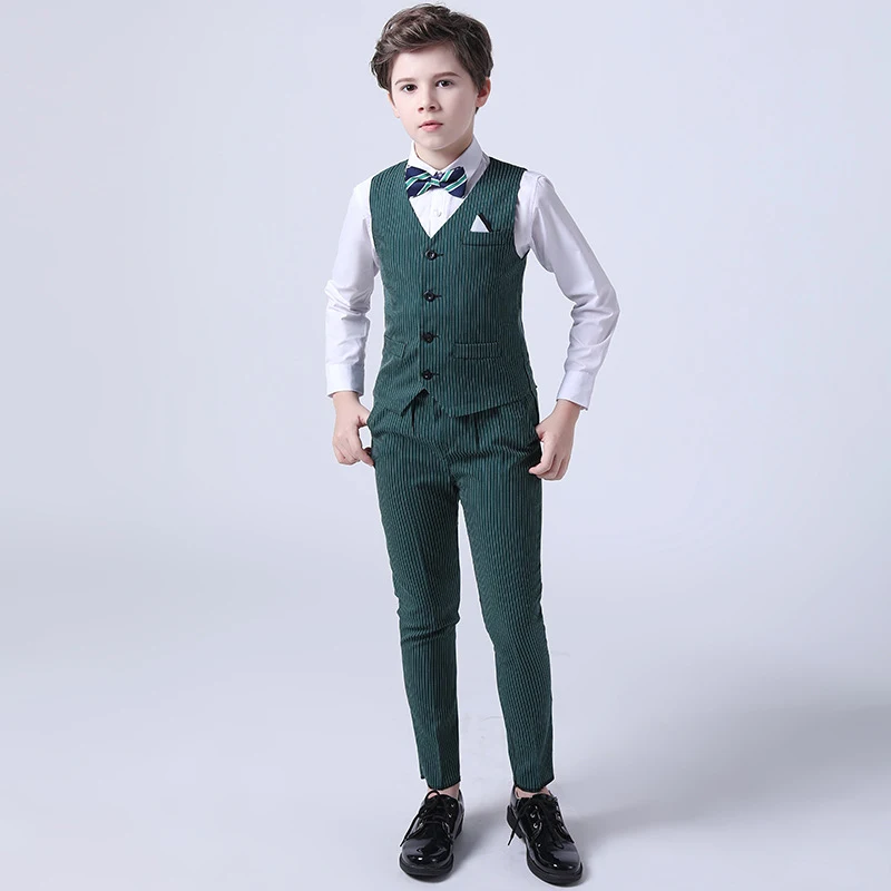 Conjunto infantil de verão com listras, colete e calças. Conforto e estilo para os dias de sol. Perfeito para brincar e se divertir com um visual moderno. — foto 25