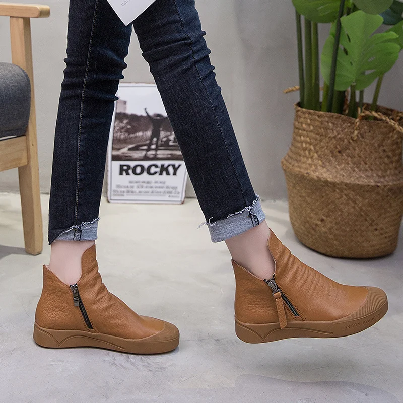 Leren en rubberen schoenen met zachte zool en ritssluiting. Comfortabel, duurzaam en gemakkelijk aan en uit te trekken. Ideaal voor dagelijks gebruik. — foto 3