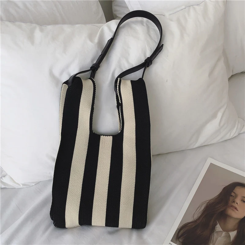 Fashion One-shoulder Black and White Checked Underarm Bag Stylish and versatile, perfect for everyday wear, adding a tou — photo 5