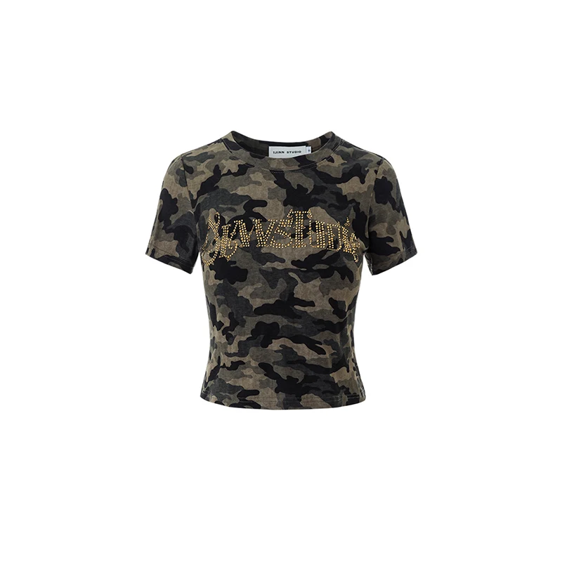 Blusa vintage com estampa camuflada, ombro a ombro solta, estilo Spice Girls, perfeita para um look casual e estiloso. — foto 6