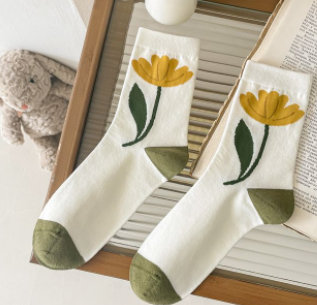 Women's Retro Autumn Simplicity All-match Flower Tube Socks Combed Cotton — photo 12