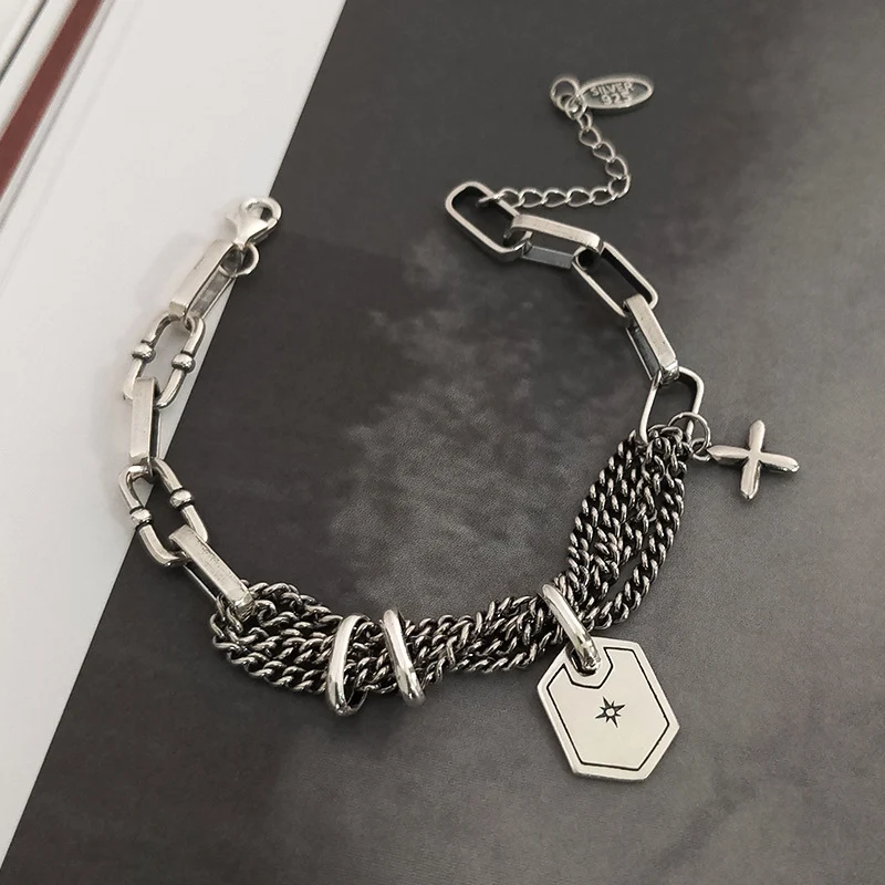 Pulseira feminina de moda com cruz de prata tailandesa e design de indústria pesada. Adicione um toque estiloso e autêntico ao seu visual diário. — foto 12
