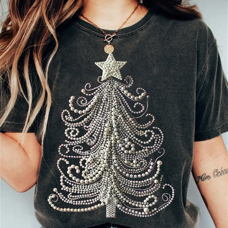 Soft Short Sleeve Trendy Men's and Women's T-shirt. Comfortable and Stylish for Everyday Wear. Perfect for a Casual and — photo 1