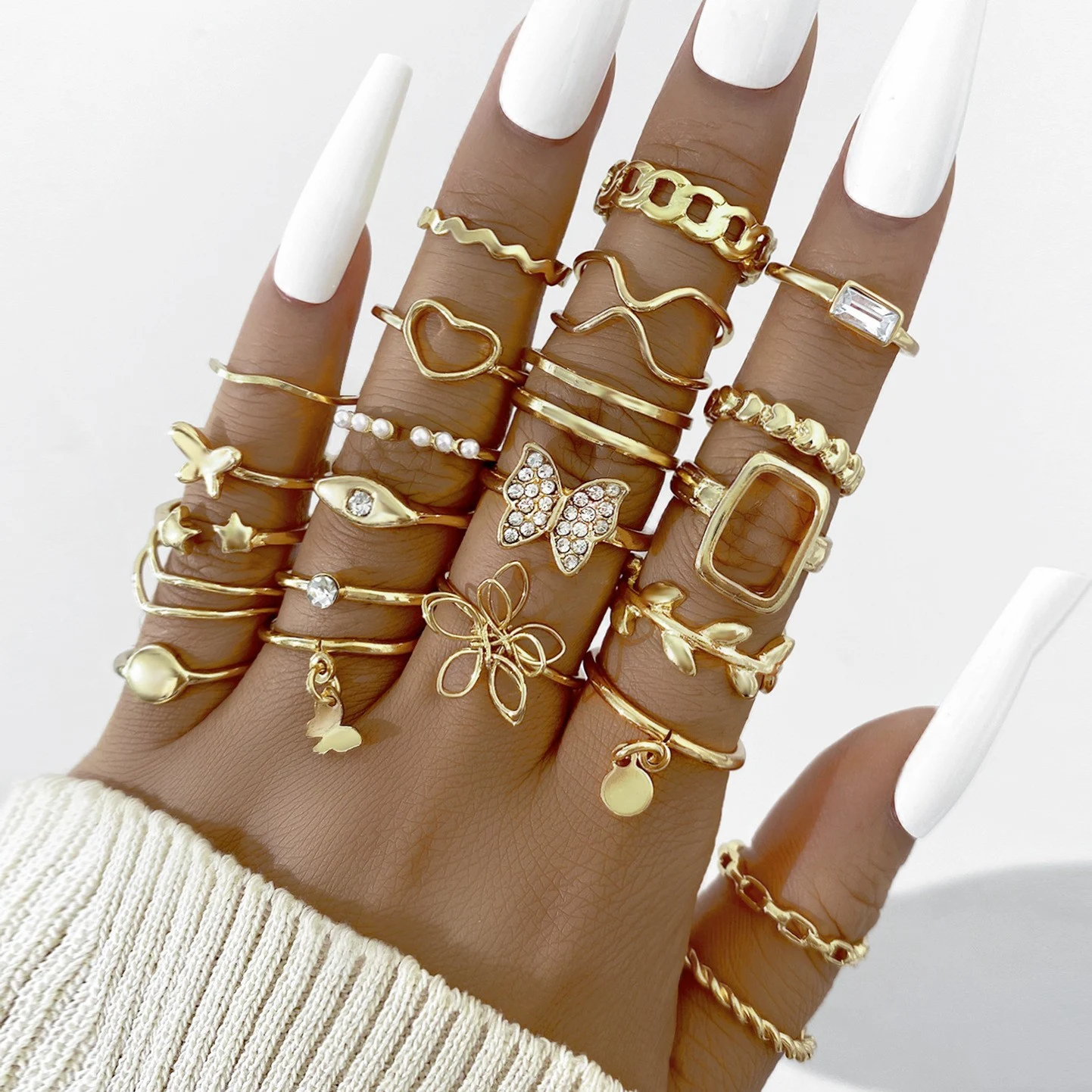 Anel Coração Vazado, Borboleta Geométrica e Folhas, um acessório elegante e delicado para mulheres, ideal para complementar seu estilo. — foto 1