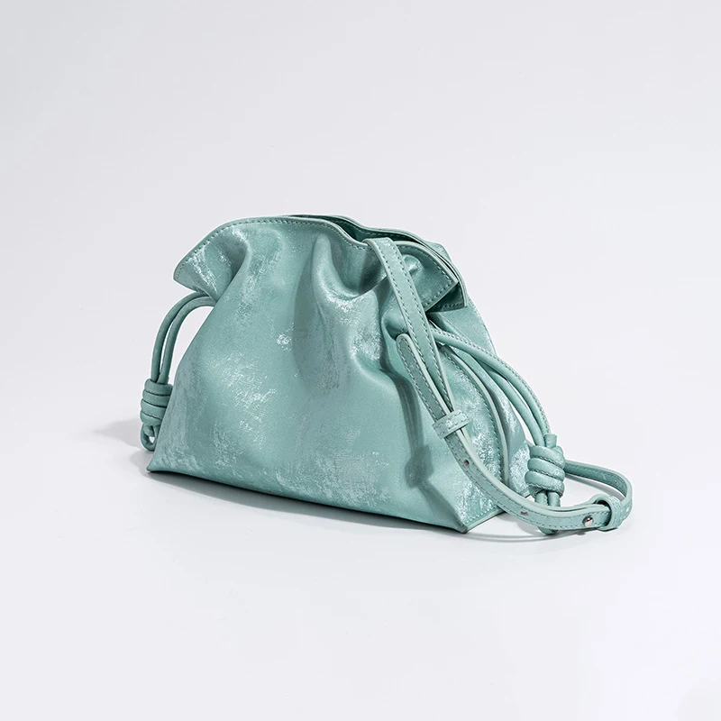 Nova Bolsa da Sorte com Cordão em Couro de Vaca e Cetim Chinês. Design elegante e charmoso para presentes e momentos especiais. Leve a sorte com você. — foto 20