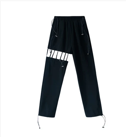 Combinaison femme décontractée ajourée, idéale pour l'été, confortable et élégante, parfaite pour un look casual et tendance. — photo 5
