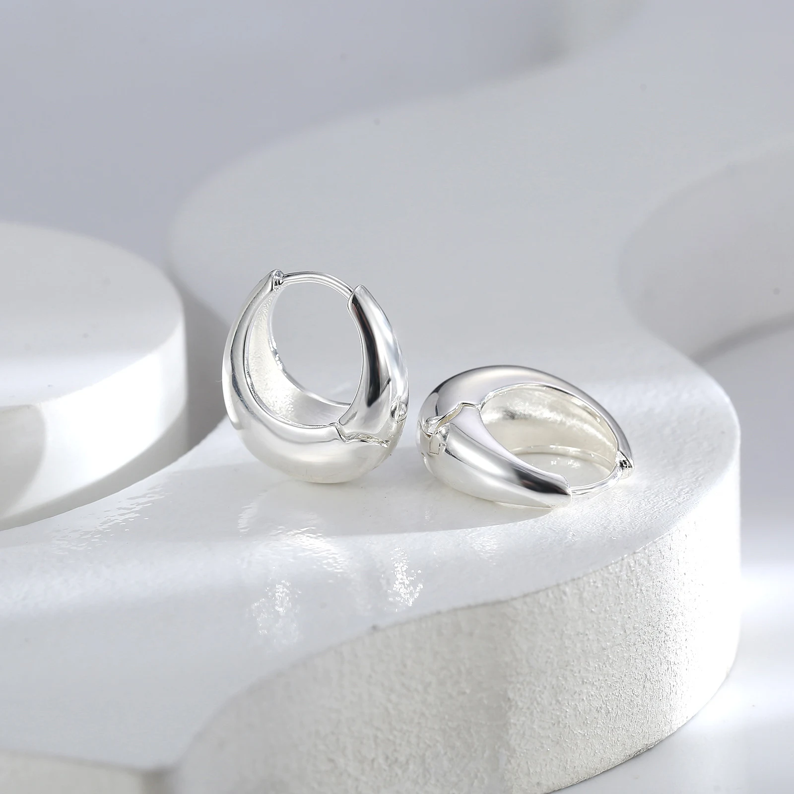 Brincos de pressão femininos franceses retrô simples, charme clássico. Acessório de moda versátil e fácil de usar, ideal para um visual elegante e sem furos. — foto 8