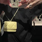 Mini porta-moedas pequeno, estilo perfumado, corrente em losango, crossbody. Leve seus essenciais com charme e praticidade. — foto 5