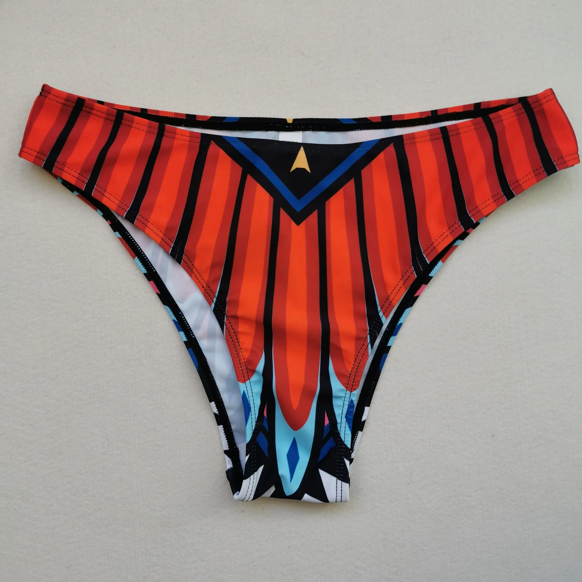 Damen Fashion Split High Waist Bademode. Stylischer Badeanzug für den Sommer. Zeige deine Figur am Strand oder Pool. — foto 2