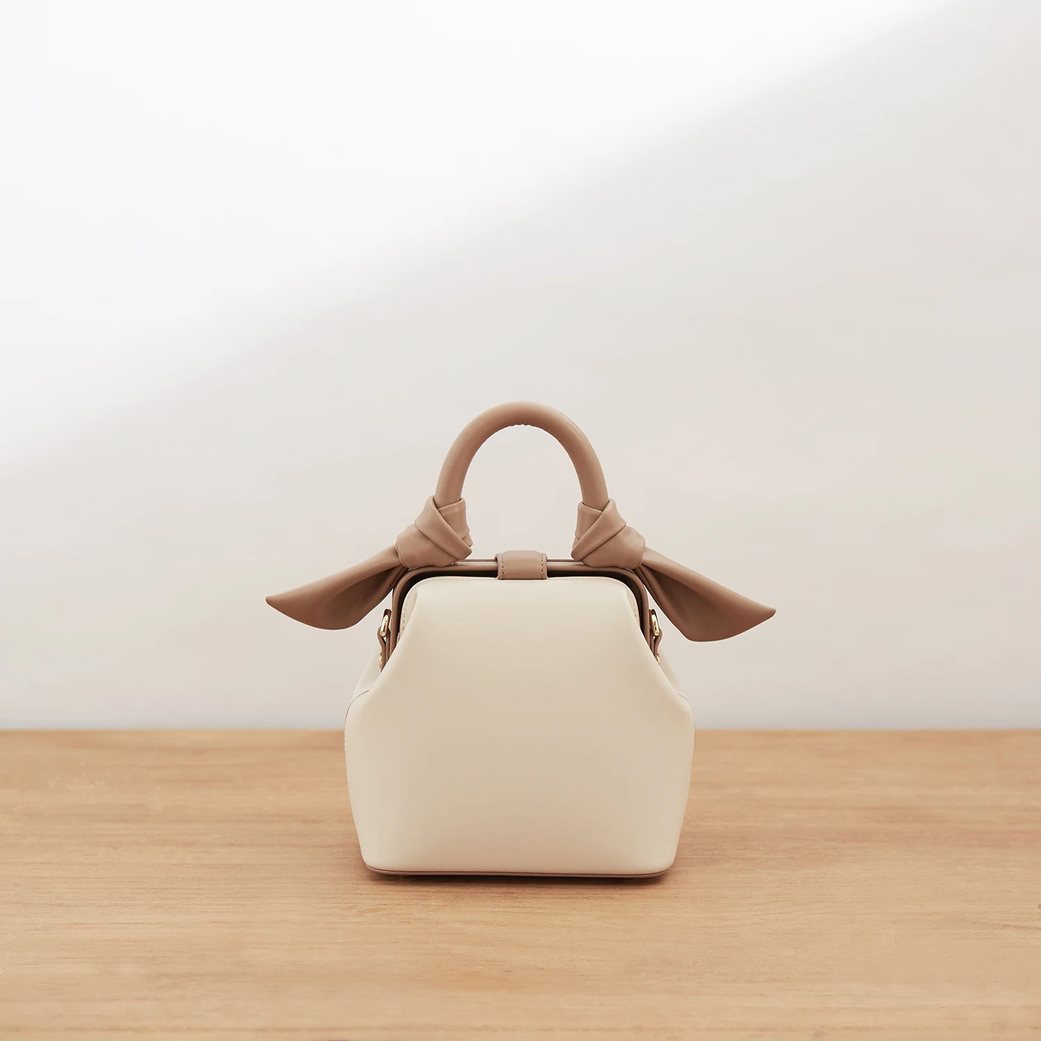 Bolso de mano diagonal texturizado para mujer con un solo hombro, elegante y versátil para cualquier ocasión, compra el tuyo ahora. — foto 1