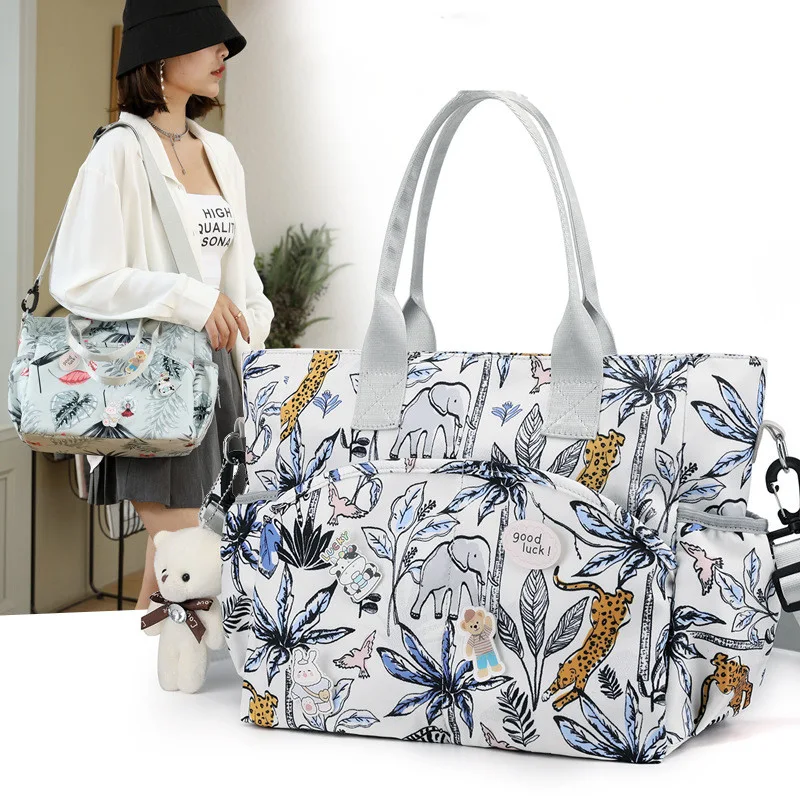 Portable Mommy Bag Large Capacity One-shoulder Oblique Hanging Perfect for Moms On The Go Spacious Convenient Stylish an — photo 2
