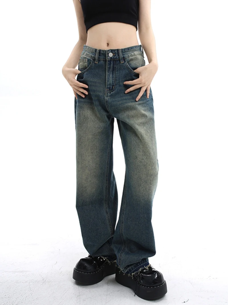 Women's High-Waisted Straight-Leg Vintage Jeans. Classic style meets modern comfort, perfect for creating a timeless and — photo 3
