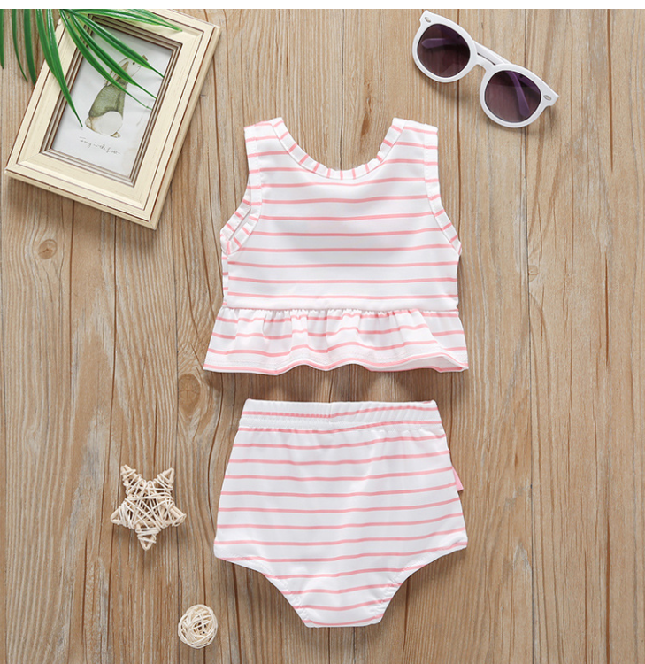 Roupa de banho infantil ideal para praia e piscina, com proteção solar e conforto. Design divertido e durável para natação e brincadeiras seguras. — foto 8