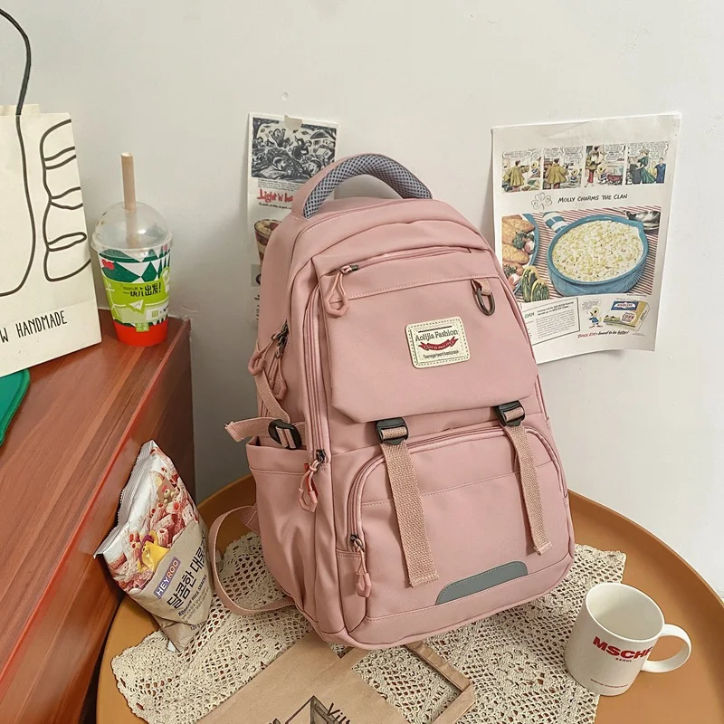 Mochila Feminina Resistente de Grande Capacidade Design multicamadas para organização e durabilidade. Ideal para viagens, trabalho ou estudo. — foto 4