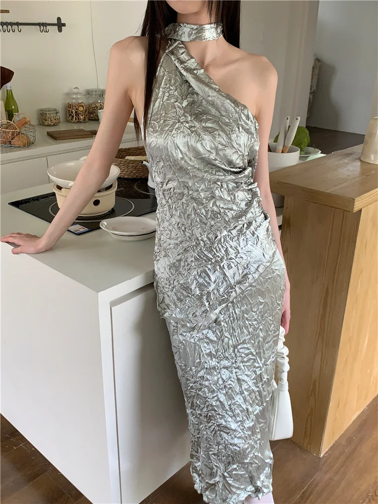 Title 8, Vestido de cetim branco com textura amassada e ...