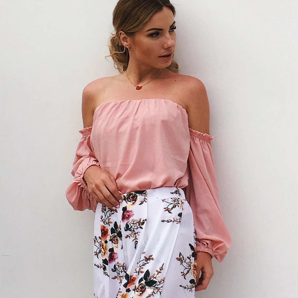 Top tubo spalle scoperte con maniche a lanterna in chiffon, taglia USA. Camicia a maniche lunghe sexy, perfetta per un look femminile ed elegante. — foto 8