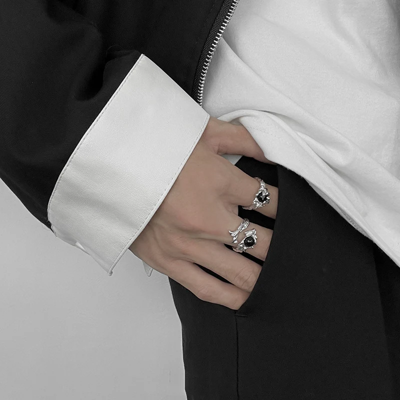 Anel Feminino com Gema Irregular Estilo Sombrio Joia Escura e Diferenciada Para um Visual Sofisticado e Misterioso Ideal para Expressar Sua Personalidade. — foto 6
