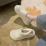 Chinelos de plataforma grandes para casa, com sola grossa e design elegante para conforto e estilo em ambientes internos. — foto 3