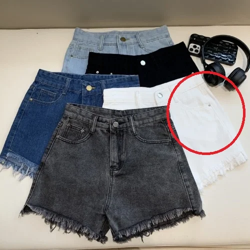 Shorts in denim a gamba larga, vita alta, sfilacciati, effetto snellente. Perfetti per l'estate, nuovi arrivi! — foto 7