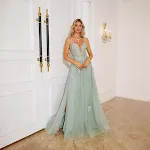 Vestido de noche para mujer, largo y con tirantes, ideal para bailar. Elegancia y comodidad para eventos especiales y noches de baile. — foto 7
