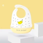 Babador de silicone à prova d'água para refeições do bebê. Fácil de limpar, reutilizável, ideal para a hora da comida. — foto 4