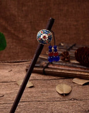Haarspeld met antieke franjes. Geef je haar een vleugje vintage charme. Stijlvolle haaraccessoire voor een verfijnde look. — foto 40