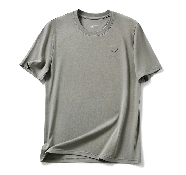 Love T-shirt met reliëf voor mannen en vrouwen. Toon je liefde met stijl. Comfortabel en zacht shirt voor dagelijks gebruik. Perfect cadeau. — foto 8