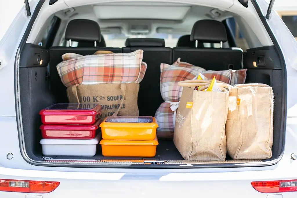 Title 6, Portable casserole cutlery storage box