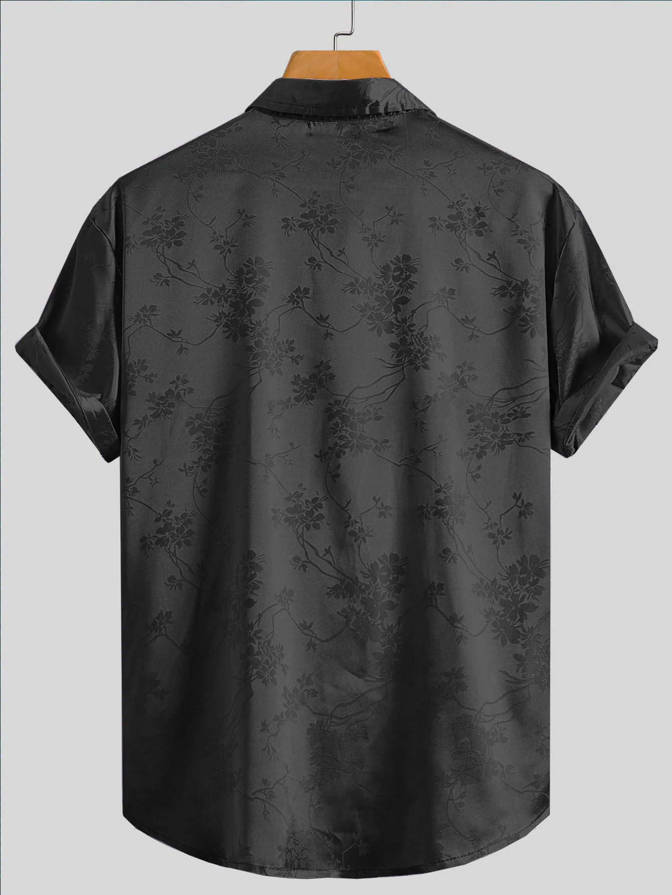 Camicia estiva da uomo ricamata a maniche corte, perfetta per un look casual e fresco. Tessuto traspirante ideale per le giornate calde — foto 1