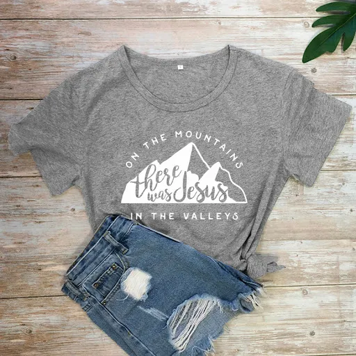Title 18, On There Is Jesus In The Valley T-Shirt, lässig...