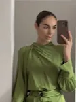 Terno Calça Premium Design Francês Verde com Caimento. Sofisticação e Elegância para a Mulher Moderna. Conforto e Estilo Exclusivo. — foto 2