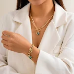 Colar de pérolas com design especial de flor de cinco pétalas. Elegância e sofisticação que realçam sua beleza natural. — foto 10