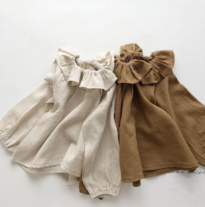 Camisa de algodão e linho com renda, leve e elegante, perfeita para um visual fresco e sofisticado em dias quentes. — foto 6