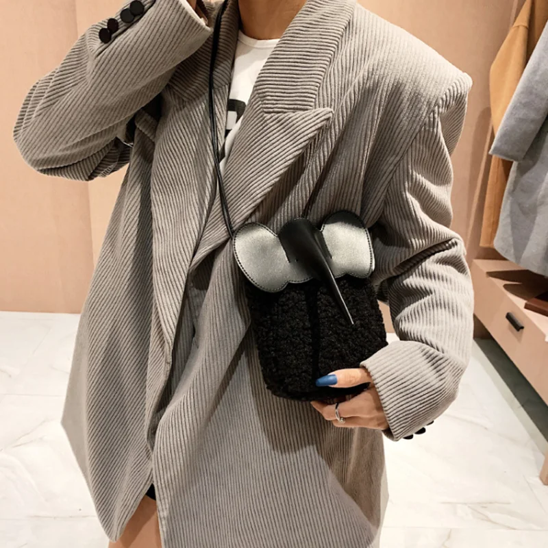 Bolsa crossbody com design fofo de tromba de elefante, bolsa de celular de cordeiro de inverno para mulheres, leve seu telefone com charme! — foto 10
